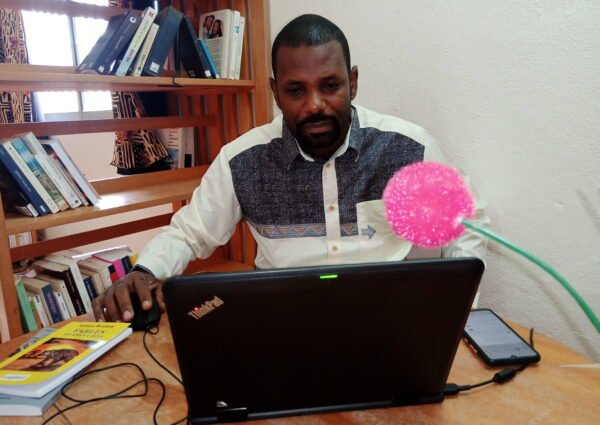 Interview du Pr Assana Brahim, théoricien de « l’écrivaintologie »